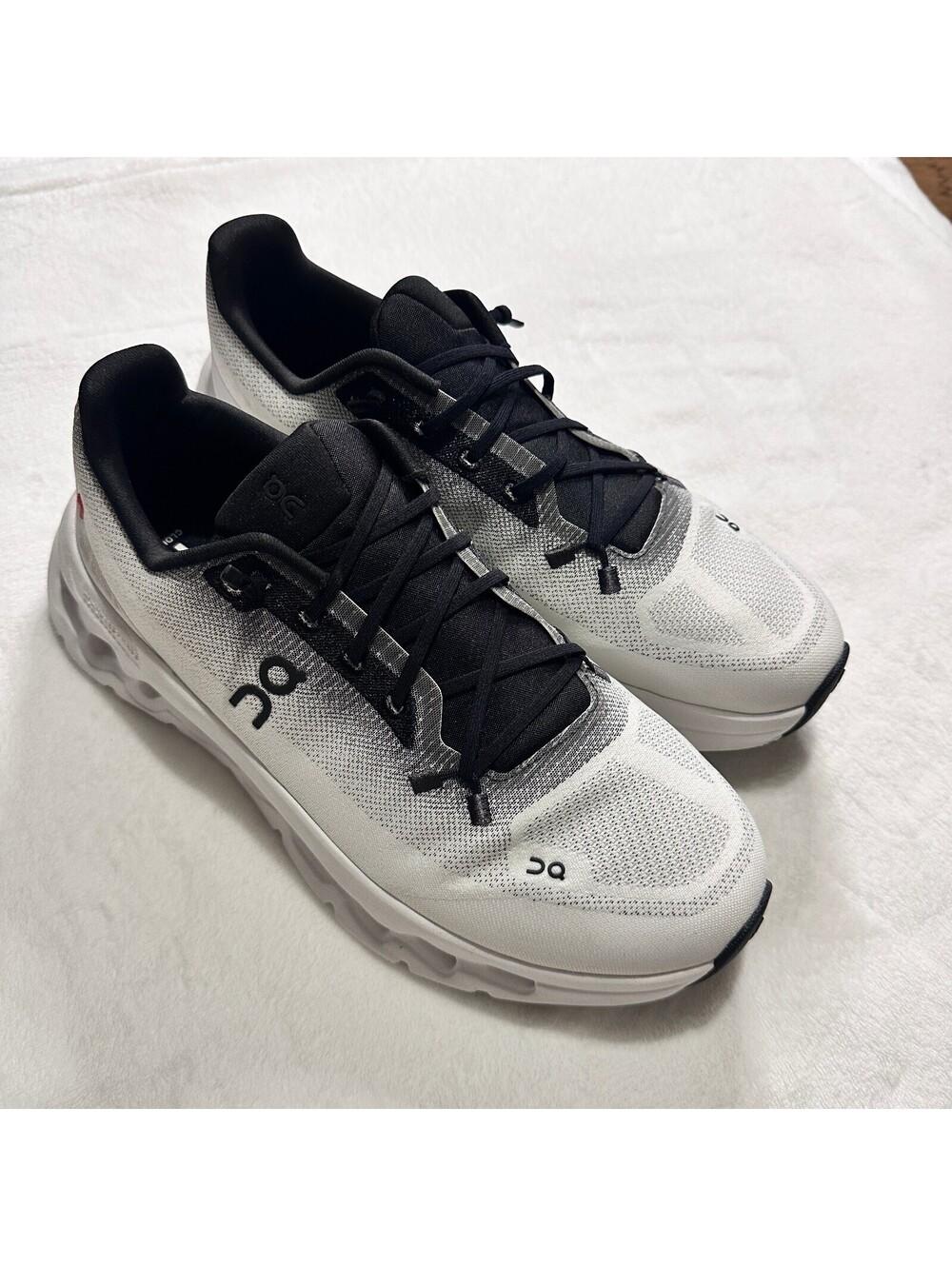 On Cloud X 5 Men's White Black Running Training Shoes Size 8.5 NEW 3MG30080462